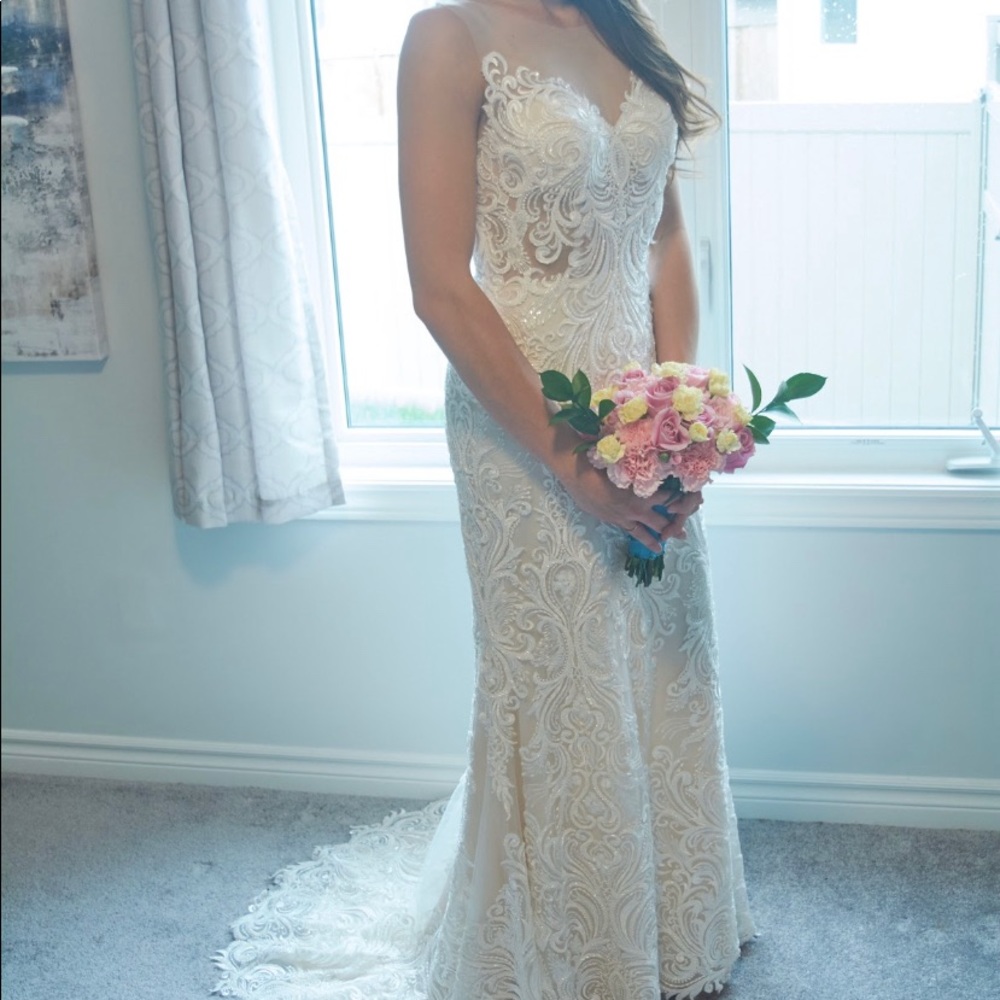 Gown with detachable train